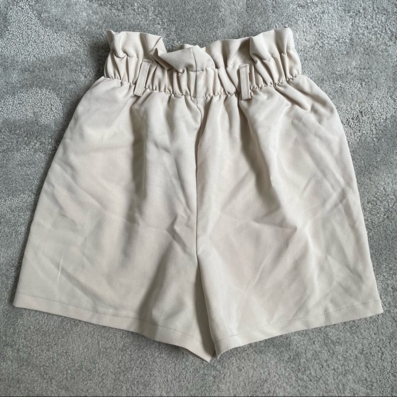 Nasty Gal Stone Beige High Waisted Paperbag Pocket Belted Shorts NWT Size US 2 - Picture 6 of 9